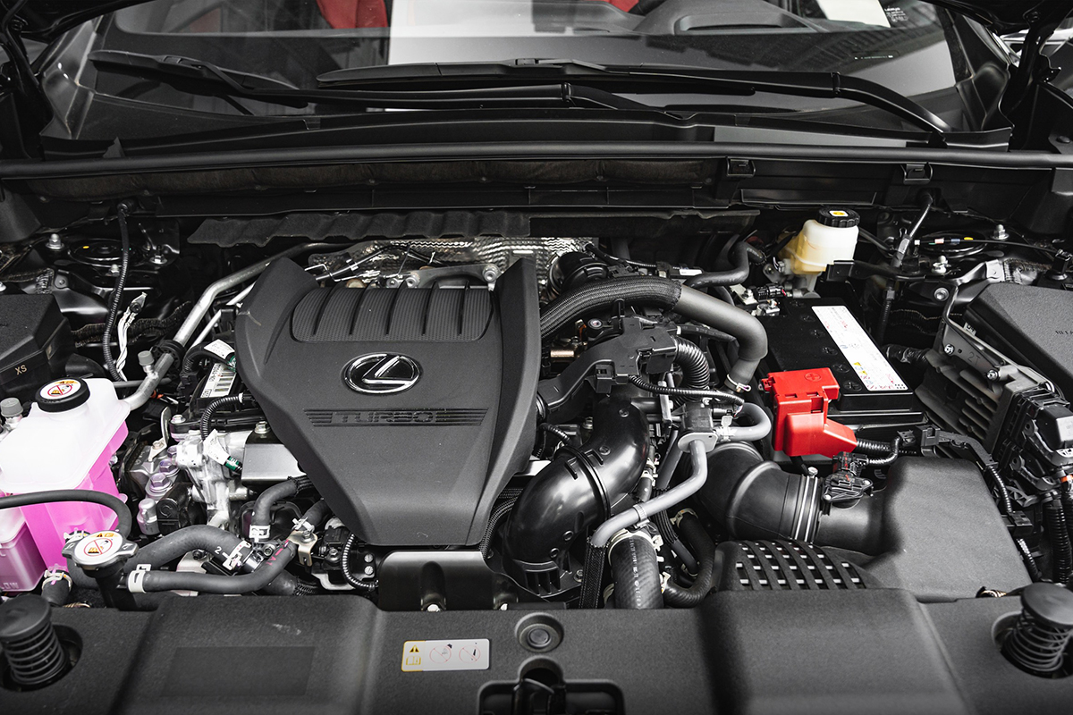 Động cơ Lexus NX350 F Sport 2023 vận hành mạnh mẽ cùng khả năng tăng tốc ấn tượng